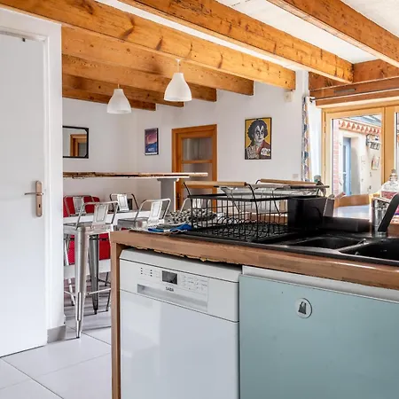 Holiday home Logement Pour Pro - Proche Aeroport