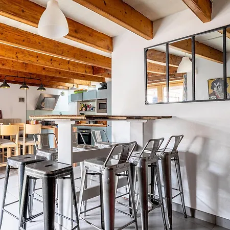 Holiday home Logement Pour Pro - Proche Aeroport