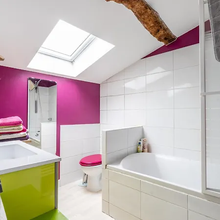 Holiday home Logement Pour Pro - Proche Aeroport